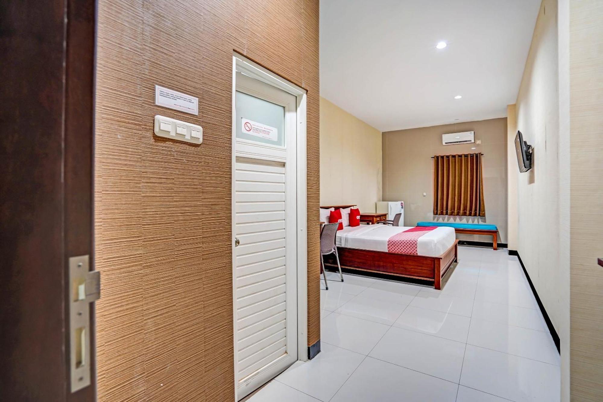 Oyo 90889 Dkb Residence Surabaya Exterior foto